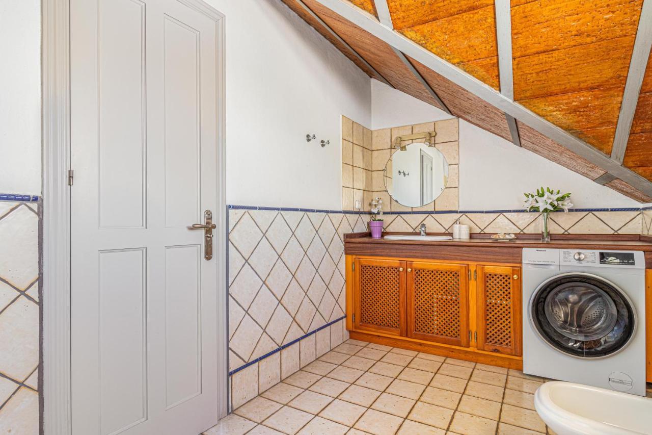 Spacious Beachfront Town House In Estepona With Fully Equipped Kitchen, Pools, Garden, Sea View Exterior foto