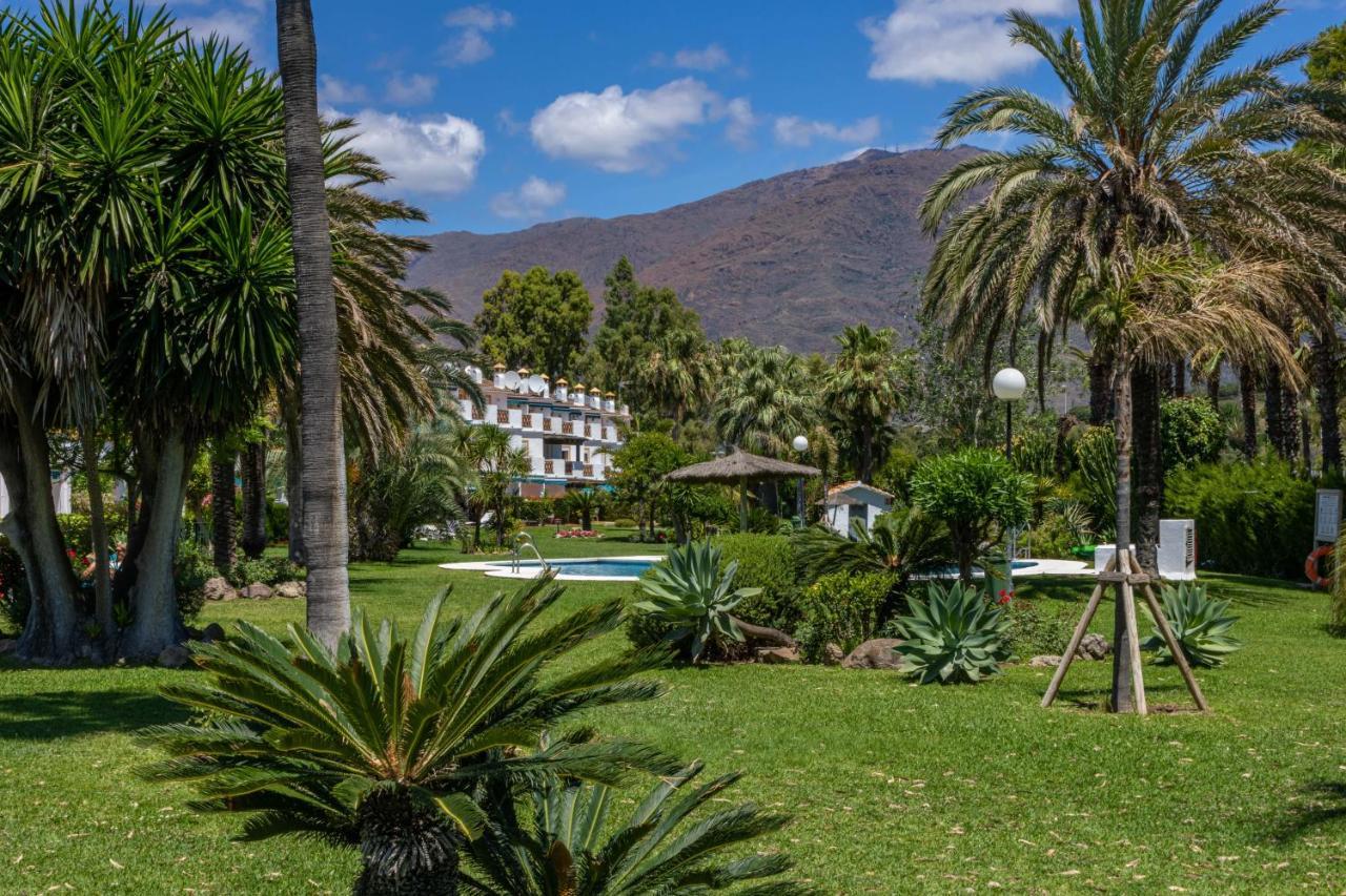 Spacious Beachfront Town House In Estepona With Fully Equipped Kitchen, Pools, Garden, Sea View Exterior foto